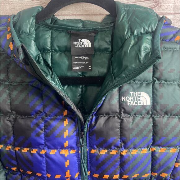 NWT The North Face Women’s Thermoball Hoodie Eco Puffer Jacket Size XS - Picture 3 of 7